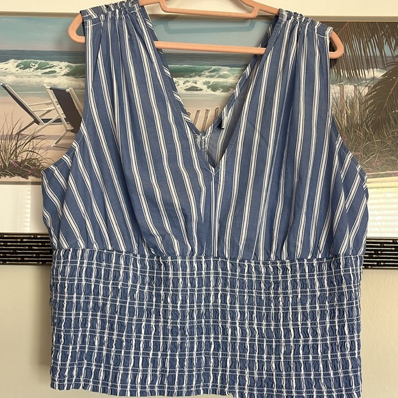 Old Navy deep V cotton /chambray top - Picture 3 of 6